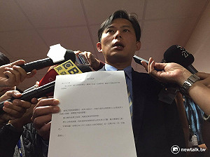 民進黨版特休天數「空白」 黃國昌批：無字天書