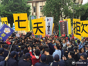 一例一休擬闖關  勞團批民進黨「民主之恥」