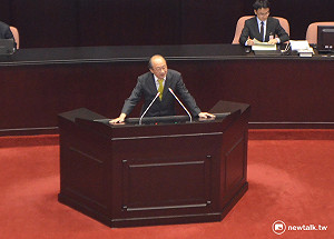 綠委砍「鴻海條款」 大綠小綠議場開嗆