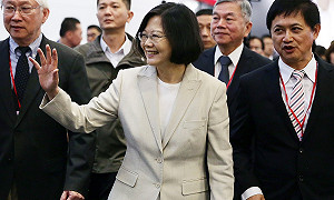 勞基法衝突後 小英中常會一一詢問綠委傷勢