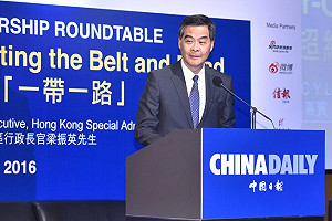 香港特首選戰開打  7成港人反梁振英連任