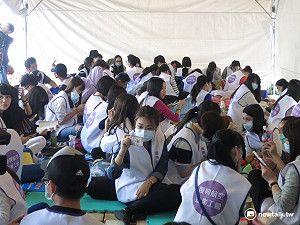 抗議復航無誠意 空服員夜宿董座林明昇住處