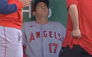 (影)大谷英勇擋球！表情痛苦仍硬上