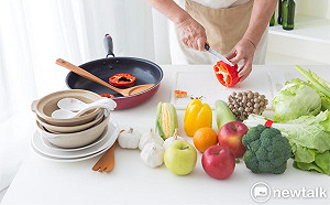 女生小心泌尿道感染！醫推薦「6種抗菌食物」預防細菌入侵