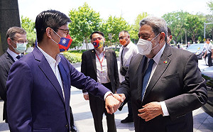 接待聖文森及格瑞那丁總理  陳其邁：感謝國際友人並肩支持、努力