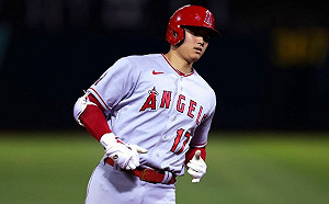 (影)完成百年大紀錄！大谷仍敲安硬上