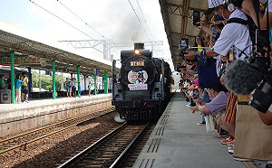 扇庫百年慶！蒸汽火車頭重現彰化 鐵道迷擠爆月台