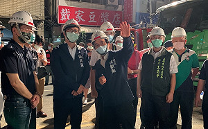 工地出包7棟20人暫安置旅店  陳其邁晚間慰問受災戶