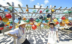 酸柯文哲帶陳佩琪赴澎湖交流「度蜜月」 洪健益贈黑糖糕給黃珊珊