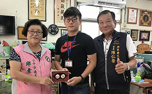 農曆7月鬼事連篇 中市已故里長上網賣膏藥？