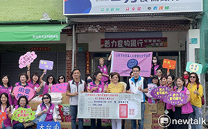 普力食物銀行偏鄉送暖 世華姊妹攜手捐物資直送楠西