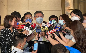 轟政府機場舉牌阻飛柬埔寨「太好笑」 柯文哲：怎會國家這樣處理問題