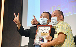 新北公車公會會員大會 侯友宜感謝並表揚從業人員堅守崗位