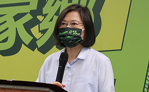 《中介法》網路炸鍋！蔡英文臉書被灌爆：現在不嗆以後沒機會