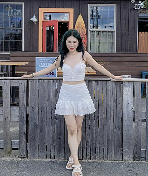 極度尷尬！丹妮婊姐上廁所和外人對眼：門縫超大