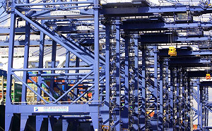 不滿物價飆升薪資縮水 英國港口工人發動罷工