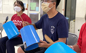 陽明交通大學醫學生 陪伴桃城爺奶敲打圓夢