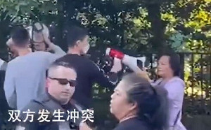 中駐美使館遇示威 黑衣人罵街、公使當面比中指污辱抗議者