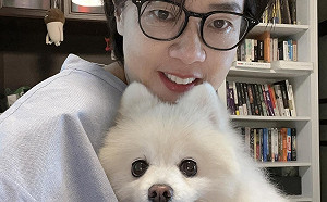 陳時中「狗狗發言人」沿八亮相 黃珊珊被問帶「小俠」選舉：不用把牠當工具