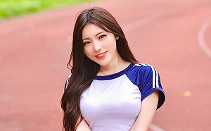 北藝大校花放送「深夜福利」！透明蕾絲戰袍辣暈粉絲