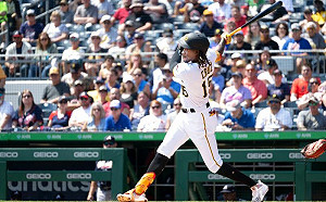 (影)海盜大物超怪力 打平飛球近200公里