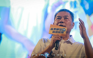 鍾東錦帶刀投靠柯文哲？堅稱不會加入民眾黨 只是向柯討教「E化」