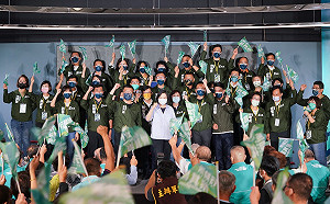 雙蔡一天兩度同台 蔡英文：台中要發展最快方法「換市長」