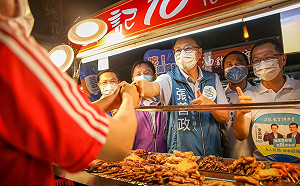 藍營桃園整合最後一塊拼圖完成 張善政、羅智強中壢夜市合體造勢