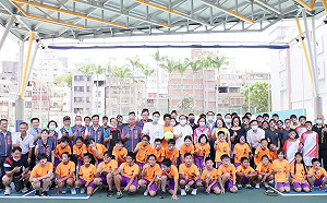 侯友宜三次視察三重光榮國小整建工程 風雨操場及自立廚房完工