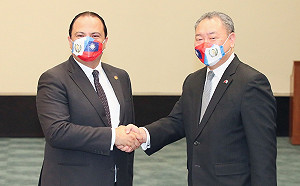 不畏中國！ 瓜地馬拉外長步卡羅今晨抵台「重申瓜國對台承諾」