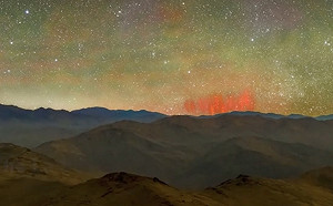 捕捉到罕見天象！神秘「紅色精靈」電漿於智利沙漠上空現蹤