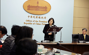 學生模仿納粹  蔡英文：是我們大人的錯