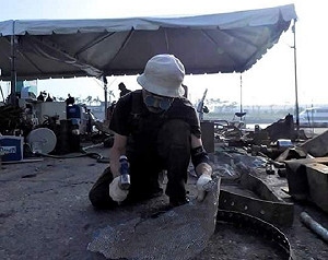 飆焊「嬉型鋼」 藝術家駁二特區現場創作