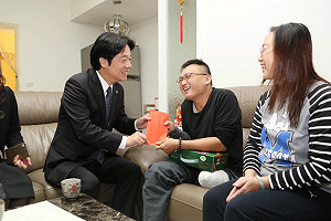 過年前探視維冠受災戶 災民關心賴清德動向