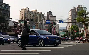 新北路口人車號誌分流 提升行人通行安全