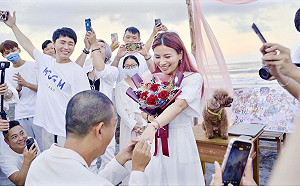 「這群人」董仔無預警被求婚！海邊甜蜜高喊：我願意