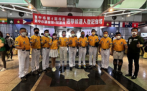 正派出擊十全十美！正國會台中隊著棒球裝聯合登記