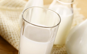 真的變「酸」奶！超市商品過期1分鐘他索賠200倍金額 結果竟還賺到了