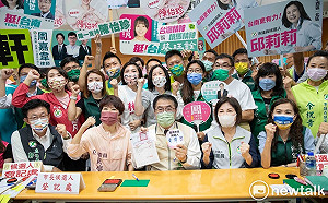 崑大量化中心市長參選人民調  黃偉哲支持度近6成謝龍介1成4