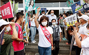 陪同沈慧虹登記參選  柯建銘批高虹安、林耕仁「為了選舉才空降、考察」