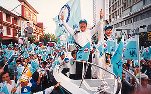 酸蔡其昌「顏色叛逃」趙少康小編不知長廷綠鬧笑話