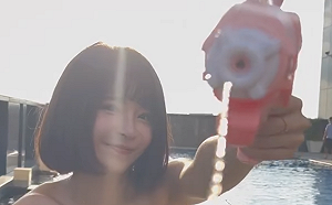 舉水槍狂射！元元穿比基尼上圍大放送 預告推短髮寫真