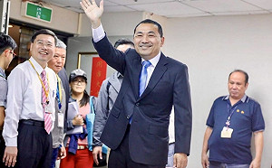 侯競辦貼警大聲明 遭爆校長說「沒發過」 王定宇痛批：「誰在說謊」