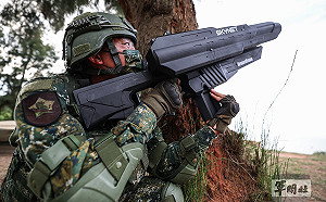 反制中國無人機襲擾 金防部展示干擾槍結合輕兵器射擊應處SOP