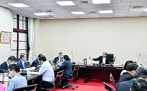 蘇揆：目前疫情發展在預估與可控範圍內 可穩健開放、漸進鬆綁