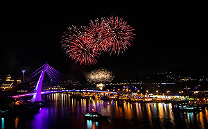 新北淡水漁人碼頭中秋煙火秀 4K即時影像同步播送