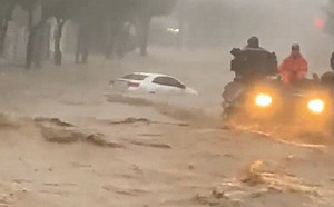 韓國浦項遭遇颱風引發洪災 河水突然暴漲 民宿整棟被洪水沖走