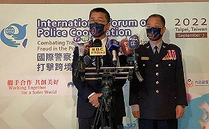 內政部臉書貼文惹議 部長徐國勇挺小編：用創意宣傳反詐騙