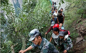 災民不用救了 ? 四川震災區竟命「只出不進」 網民怒 : 是不是哪裏不正常