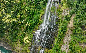 新北讓色彩說故事 「烏來黑」代表色取自野溪溫泉仙境